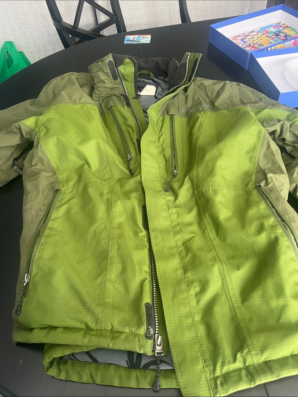 Men's Olive Green Ski Jacket with Insulated Warmth